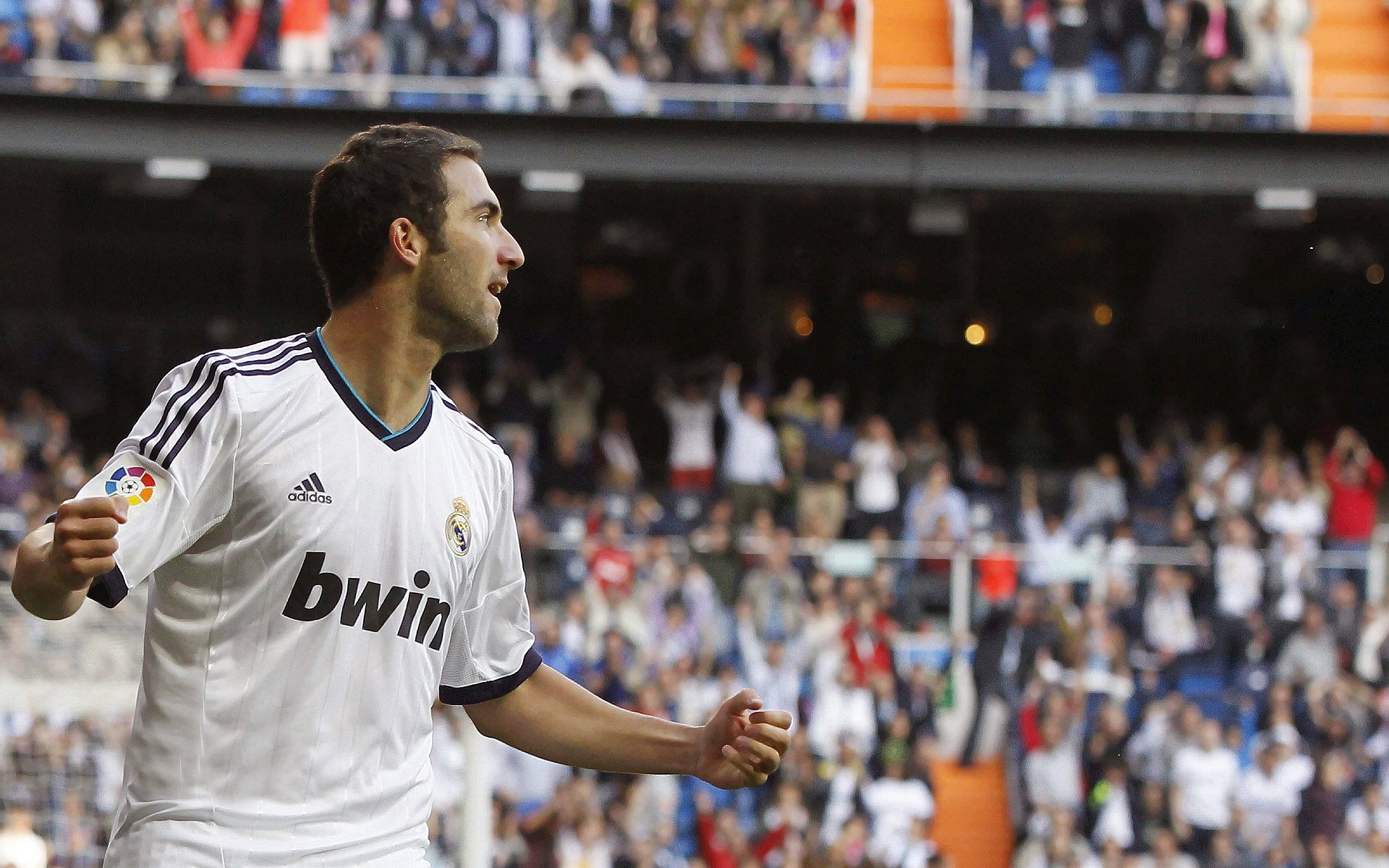 赛季最震撼的惊险超车一览,惊险超车游戏