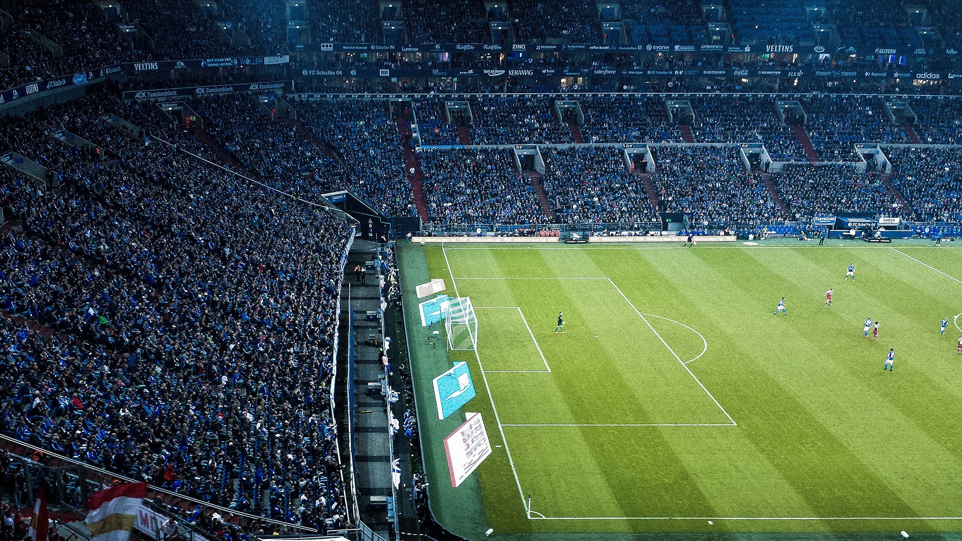 《电竞赛事现场纪实：记者带你一探究竟》，电竞赛事看点